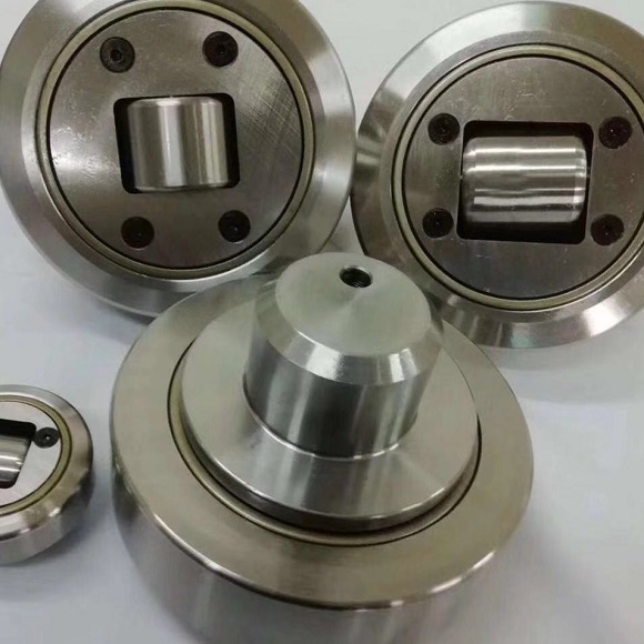 Adjustable combined roller bearing for forklift