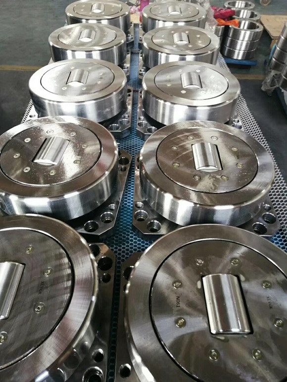 Adjustable combined roller bearing for forklift