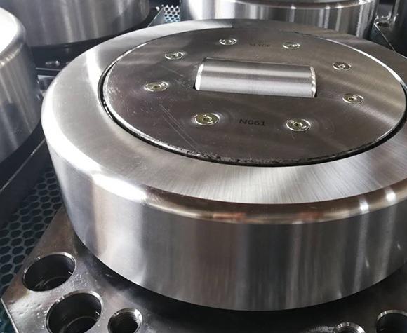 Adjustable combined roller bearing for forklift