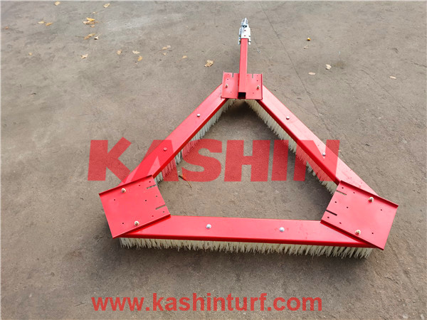 Triangular Brush for Artificial Turf