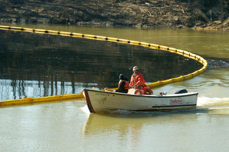 Medium Duty Silt Curtain for Moving Water