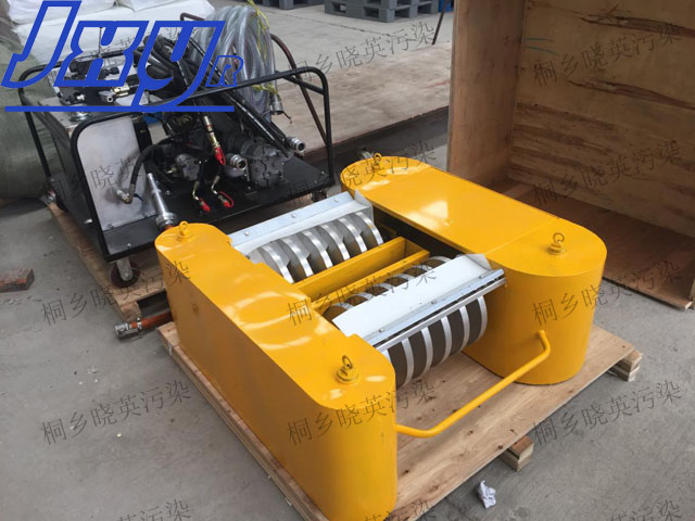 Disc Type Oil Skimmer for recoverying oil spills on ocean rivers