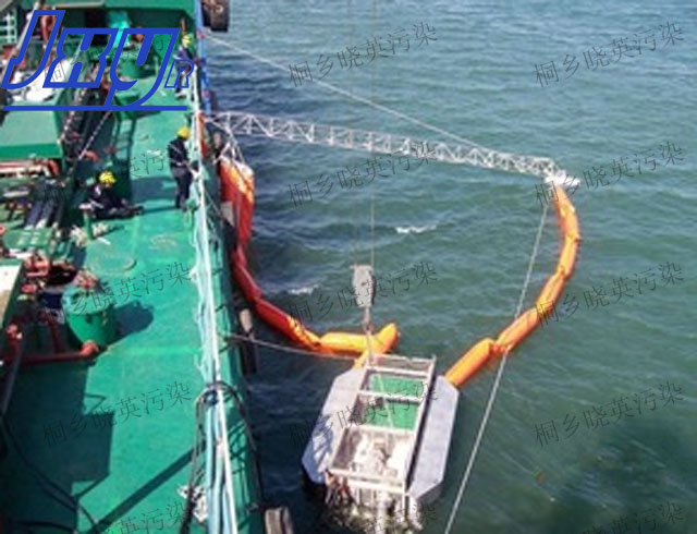 Disc Type Oil Skimmer for recoverying oil spills on ocean rivers