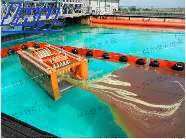 Disc Type Oil Skimmer for recoverying oil spills on ocean rivers