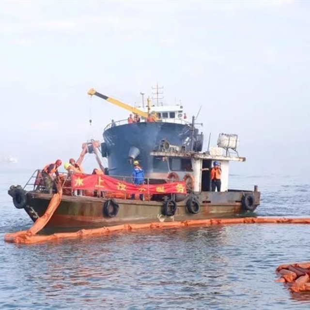 Floating Oil Containment Booms