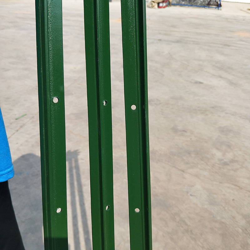 Heavy duty 125lbft farm used studded Y fence post for sale