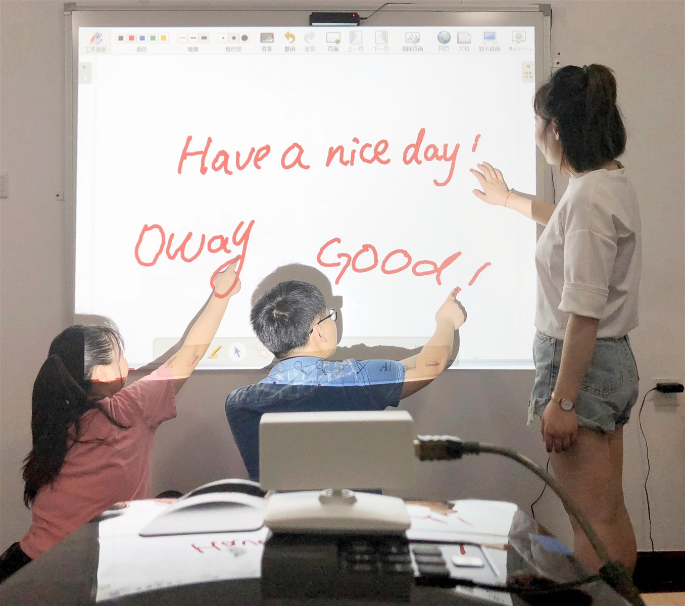 Multimedia teaching instruction portable interactive whiteboards finger touch multi points smart board low cost