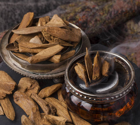 Essential Oil Agarwood Essential Oil Bulk Supply