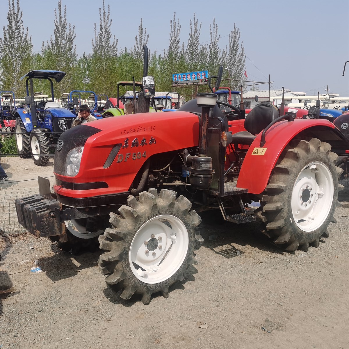 Hot sales 4WD agricultural machinery used small tractor 50HP 60HP 70hp used farm tractors for sale