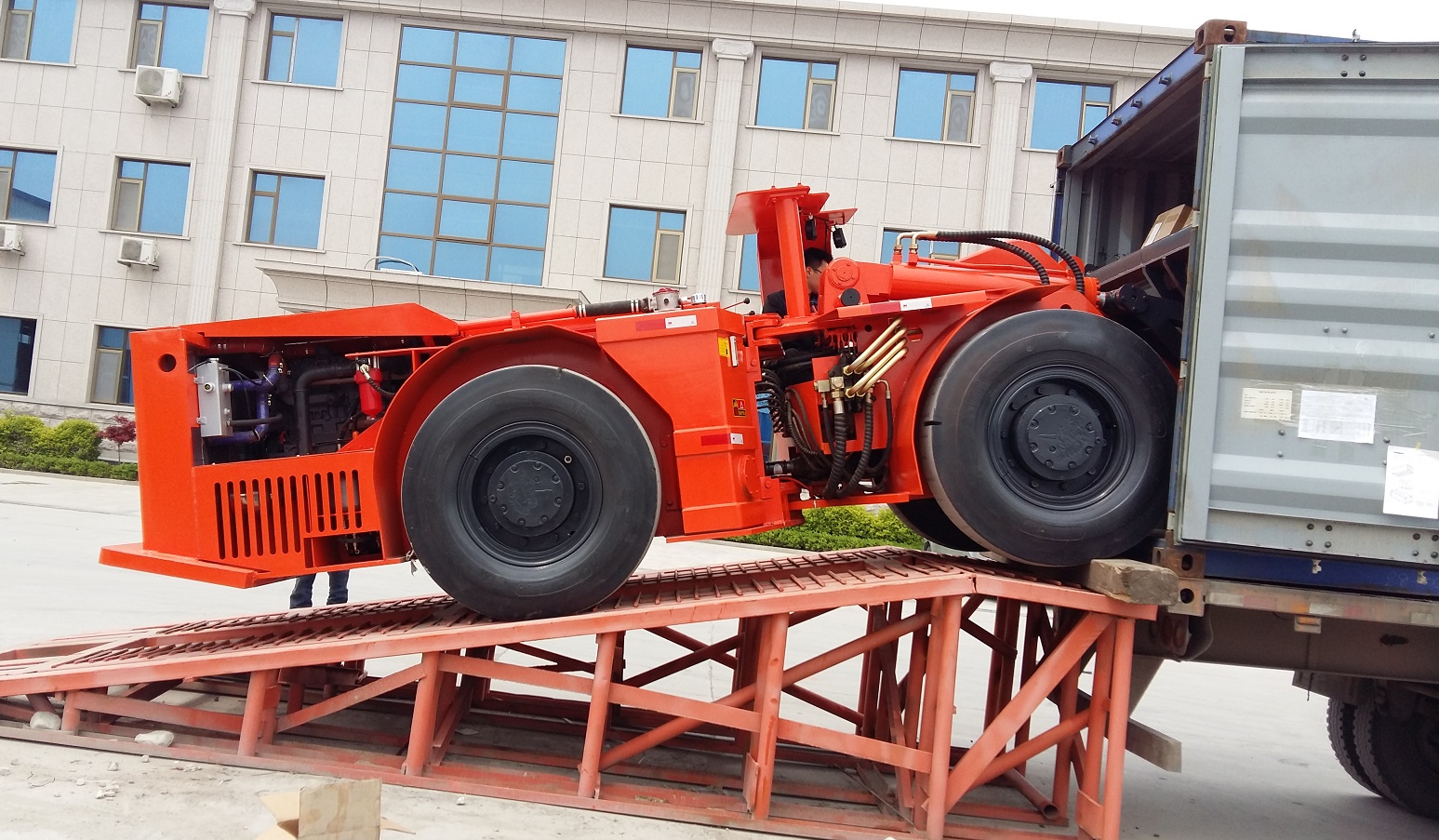 underground scooptram loader LHD 1cbm 2cbm scoop 4ton mining equipment