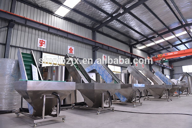 Auotmatic pet bottle unscrambler bottle orienter loading machine for beverage filling production line