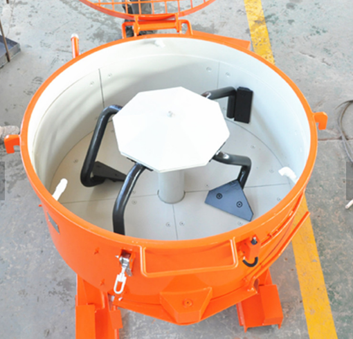 Refractory pan mixer for mixing gastable material