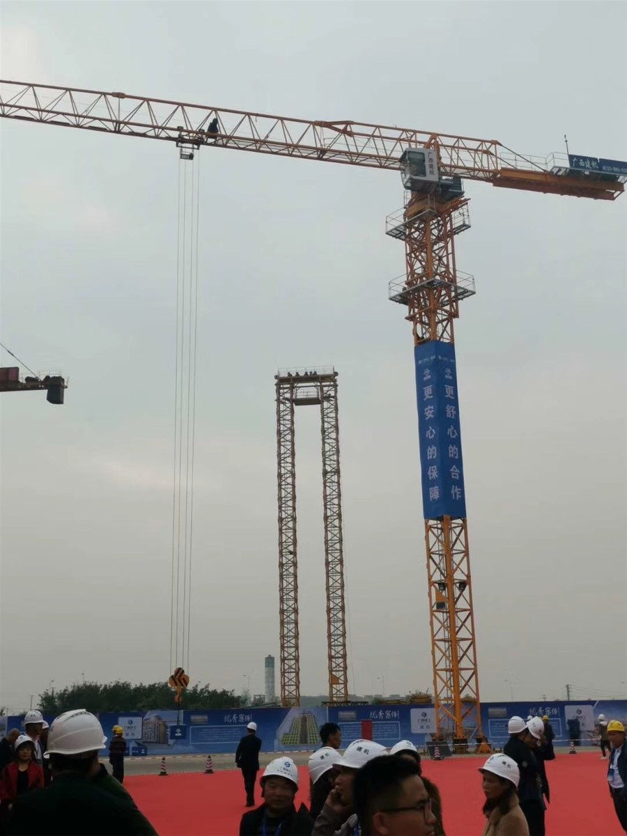 Flat Top Tower Cranes702012T Has a Max Jib Length of 70m a Maximum Capacity of 12t