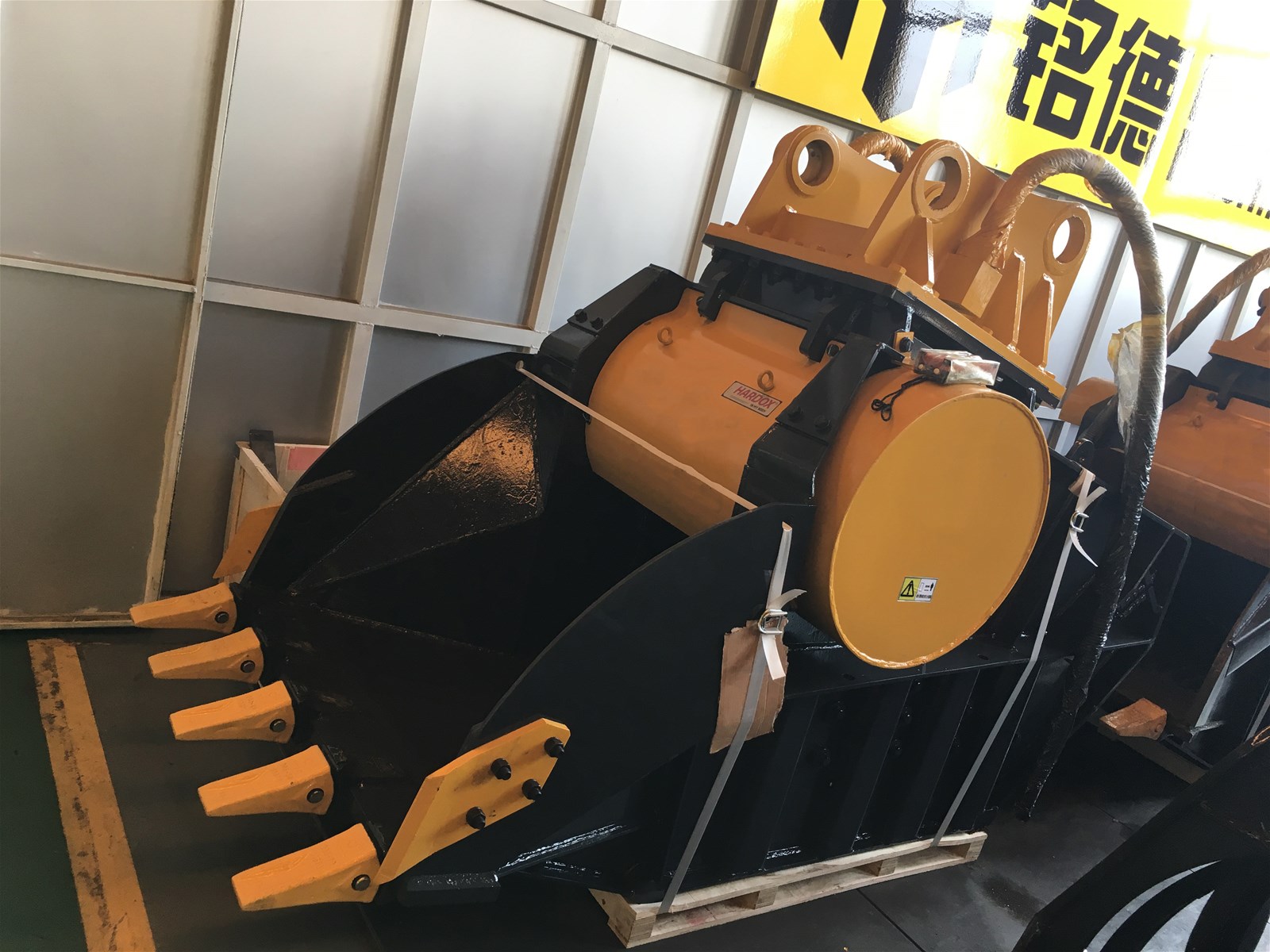 MONDE excavator crusher bucket for 20 to 30 tons excavator