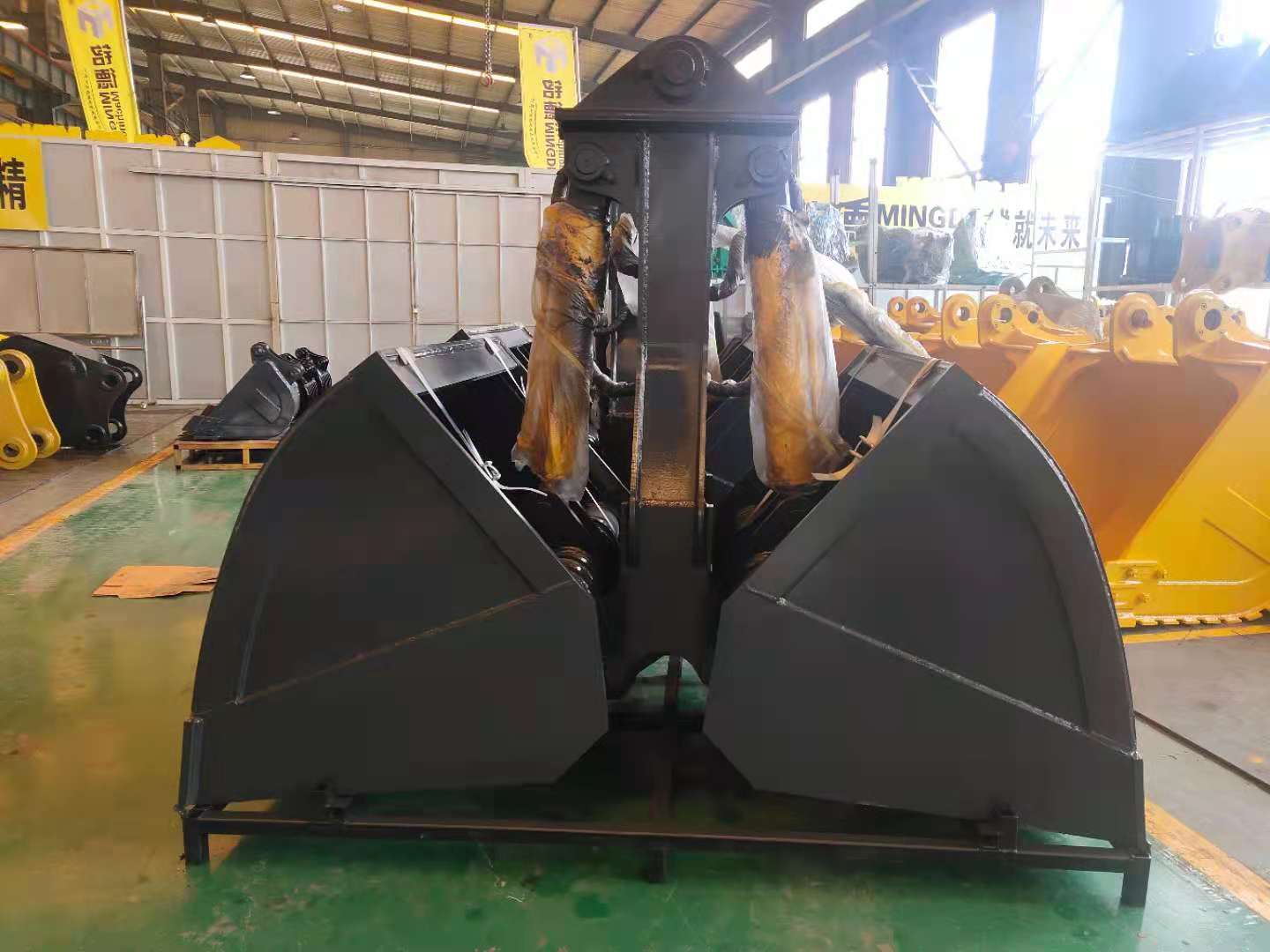 MONDE excavator 1 m3 clamshell bucket