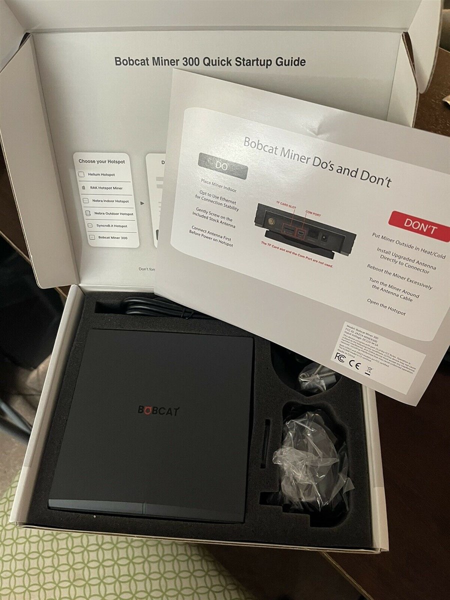 Bobcat Miner 300 Helium HNT Hotspot BRAND NEW IN HAND SHIPS IMMEDIATELY