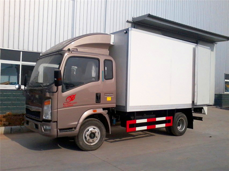 10Ton refrigerator truck Refrigerated truck HOWO 4x2 Light Truck with Cummins Engine Low Price