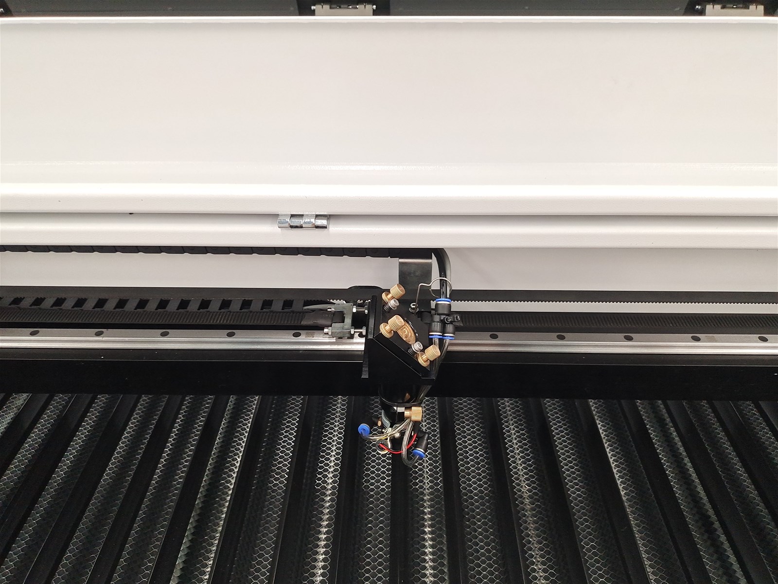 Y1390 Laser Cutting Engraving Machine