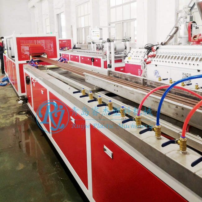 PE WPC Outdoor Deck Board Machine Production Line