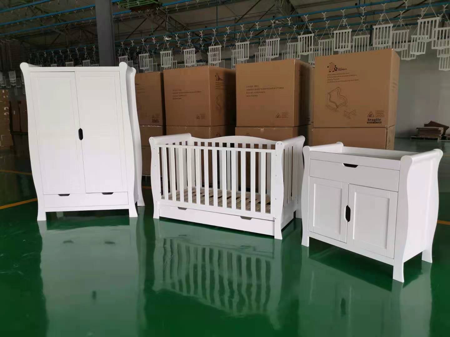 Modern Fashion Solid Wood Furniture Changer Wardrobe Cot Bed Drawers Side Baby Cot with Changing Table Price