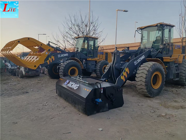 China skid steer attachments bucket sweeper pickup sweeper for skid steer
