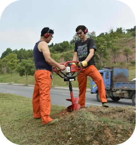 1 or 2 persons operate EARTH AUGER MACHINE