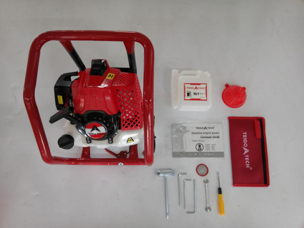 1 or 2 persons operate EARTH AUGER MACHINE