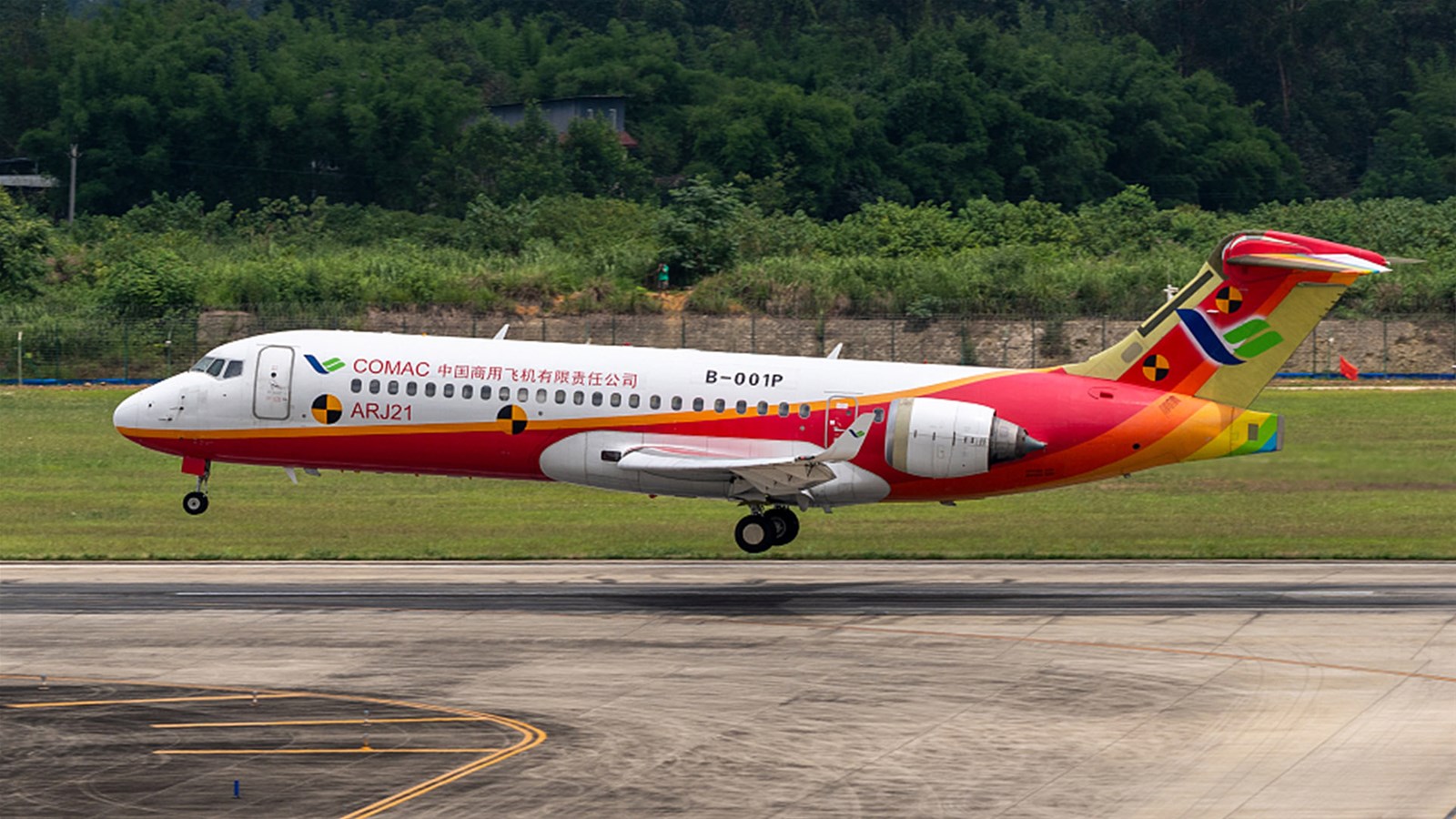 ARJ21700 aircraft COMAC aircraft 78 to 97 seats shortmedium range turbofan regional aircraft