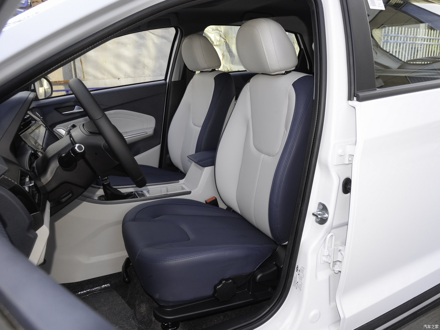 Hot Sales Cheap Small SUV2024 Chery Tiggo 3X 15L Made in China Good Price in Stock