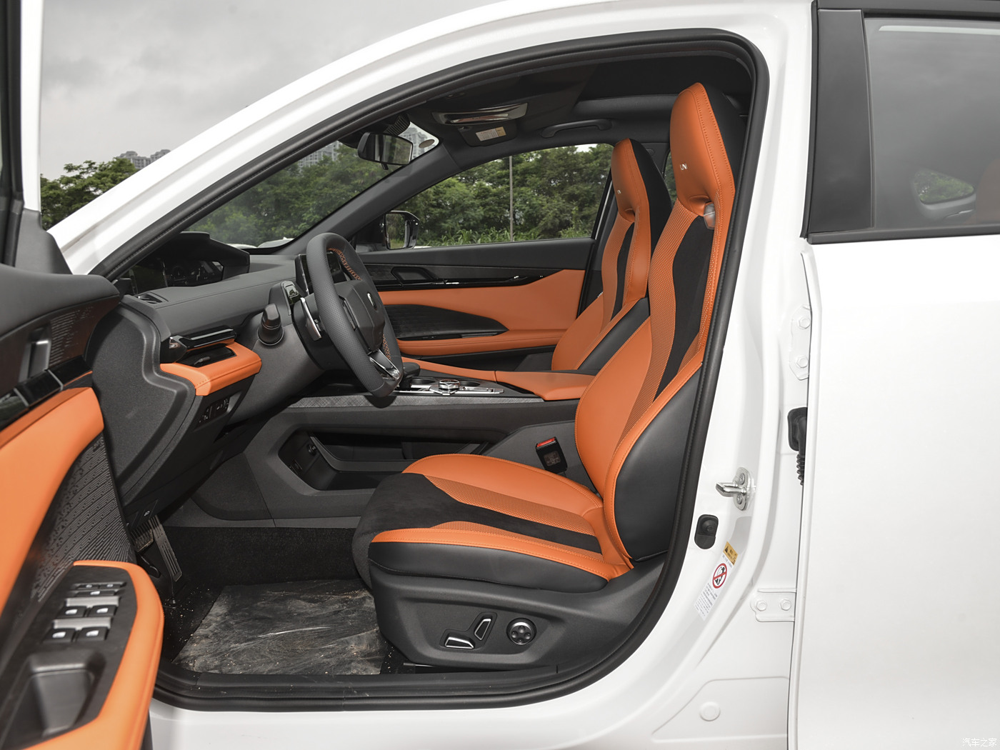 Hot Sales Cheap price Sports sedan 2024 CHANGAN UNIV 15T Made in China Good Price changan univ20t in Stock