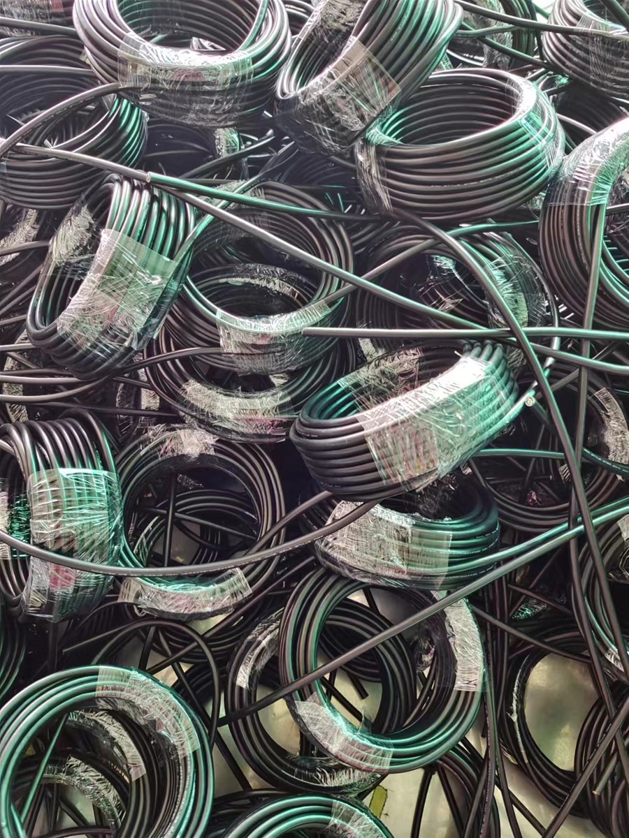 Production and manufacturing of shielded Category 5e network cables with ten gigabit bandwidth in Shenzhen Guangdong