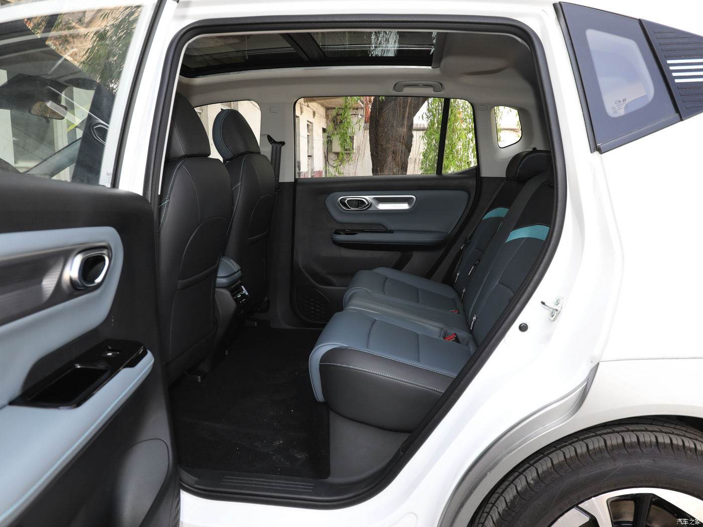 Hot Sales Cheap price New energy vehicles SUV 2024 AION Y plus430km Good Price electric car AionY 510km in Stock