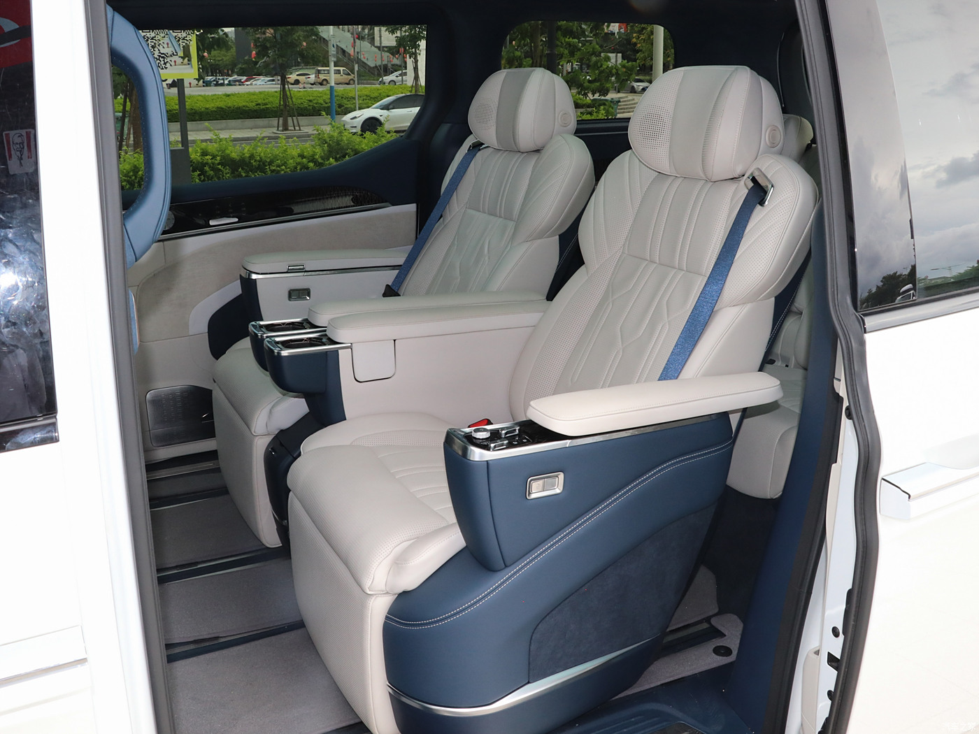 New energy luxury vehicle MPV 2024 ZEEKR009 electric car 7seats zeekr009 4WD electric mpv good price in stock