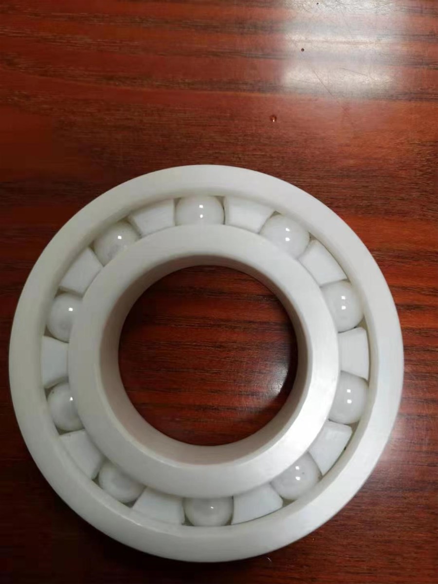 Large ceramic bearing for food machinery