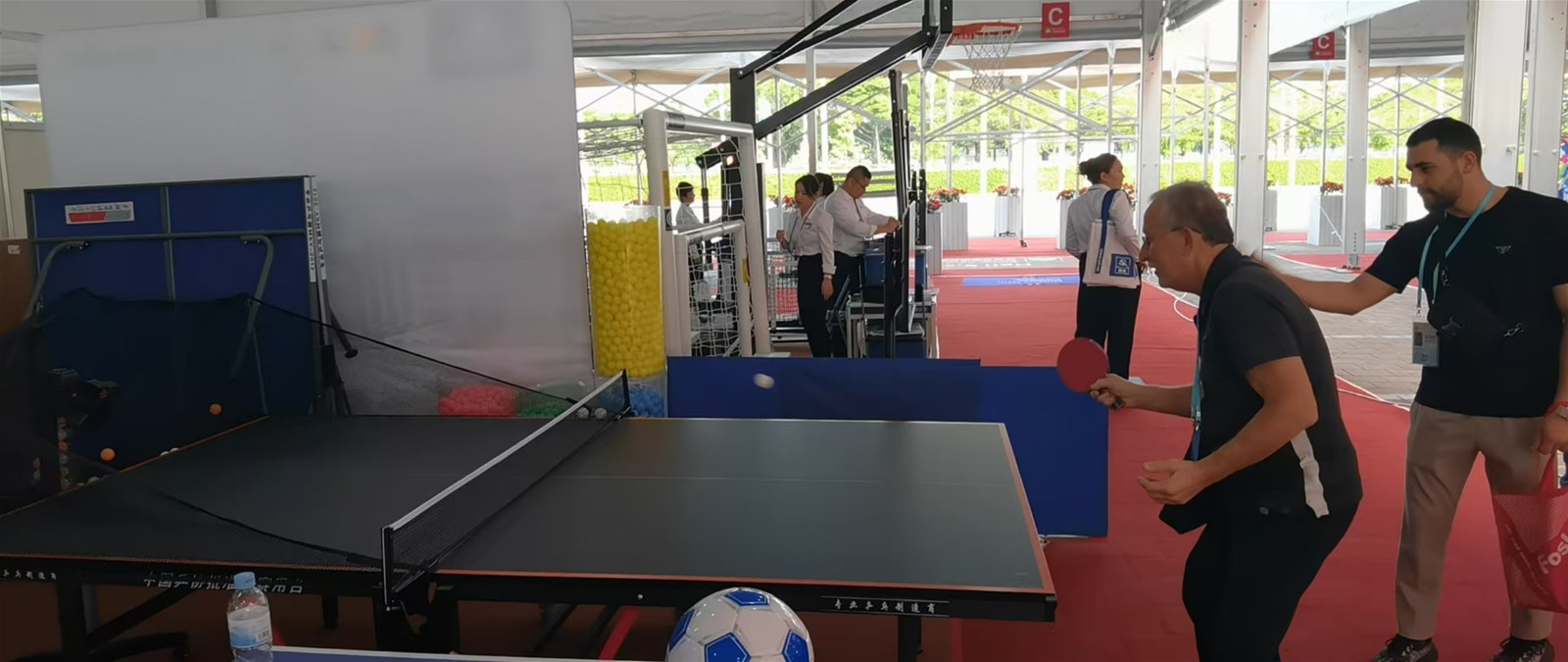 Table tennis Robot Ping pong sever machine Intelligent ping pong ball robot table tennis practice machine
