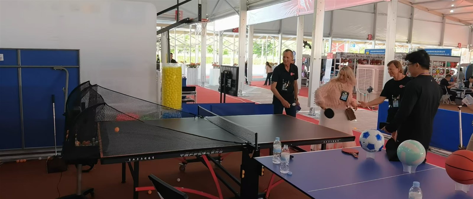 Table tennis Robot Ping pong sever machine Intelligent ping pong ball robot table tennis practice machine