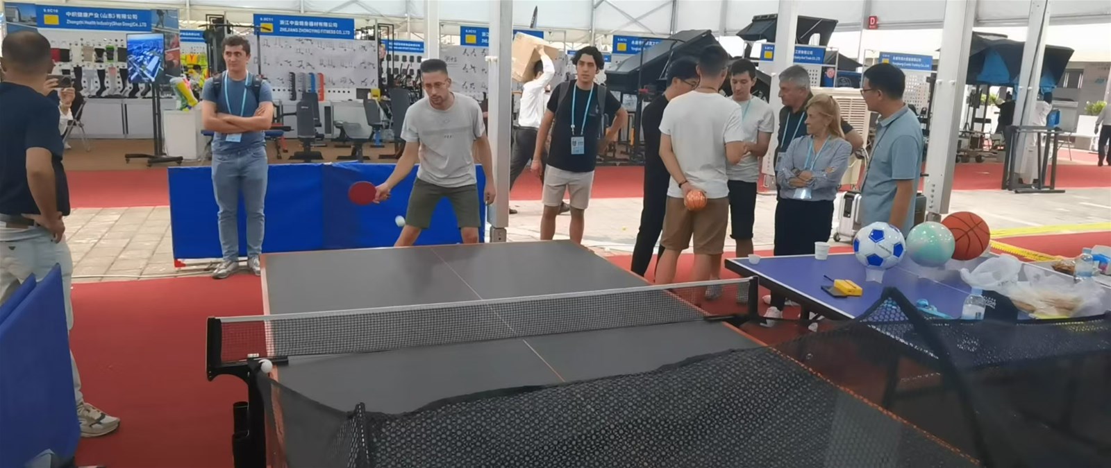 Table tennis Robot Ping pong sever machine Intelligent ping pong ball robot table tennis practice machine