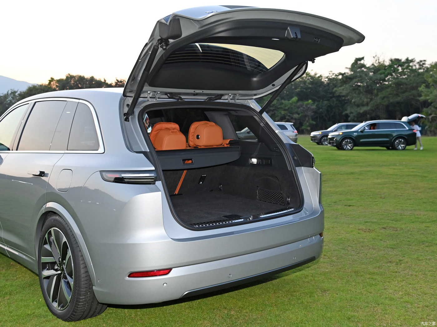 Luxury Hybrid Vehicle SUV 2024 LI L7 Hybrid Car 5seats Suv Li L7 4WD Big SUV Good Price in Stock