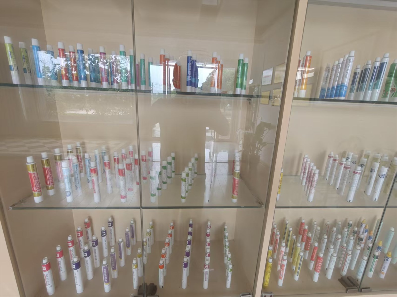 Aluminum Collapsible Tubes for PharmaceuticalCosmeticChemicals Packaging